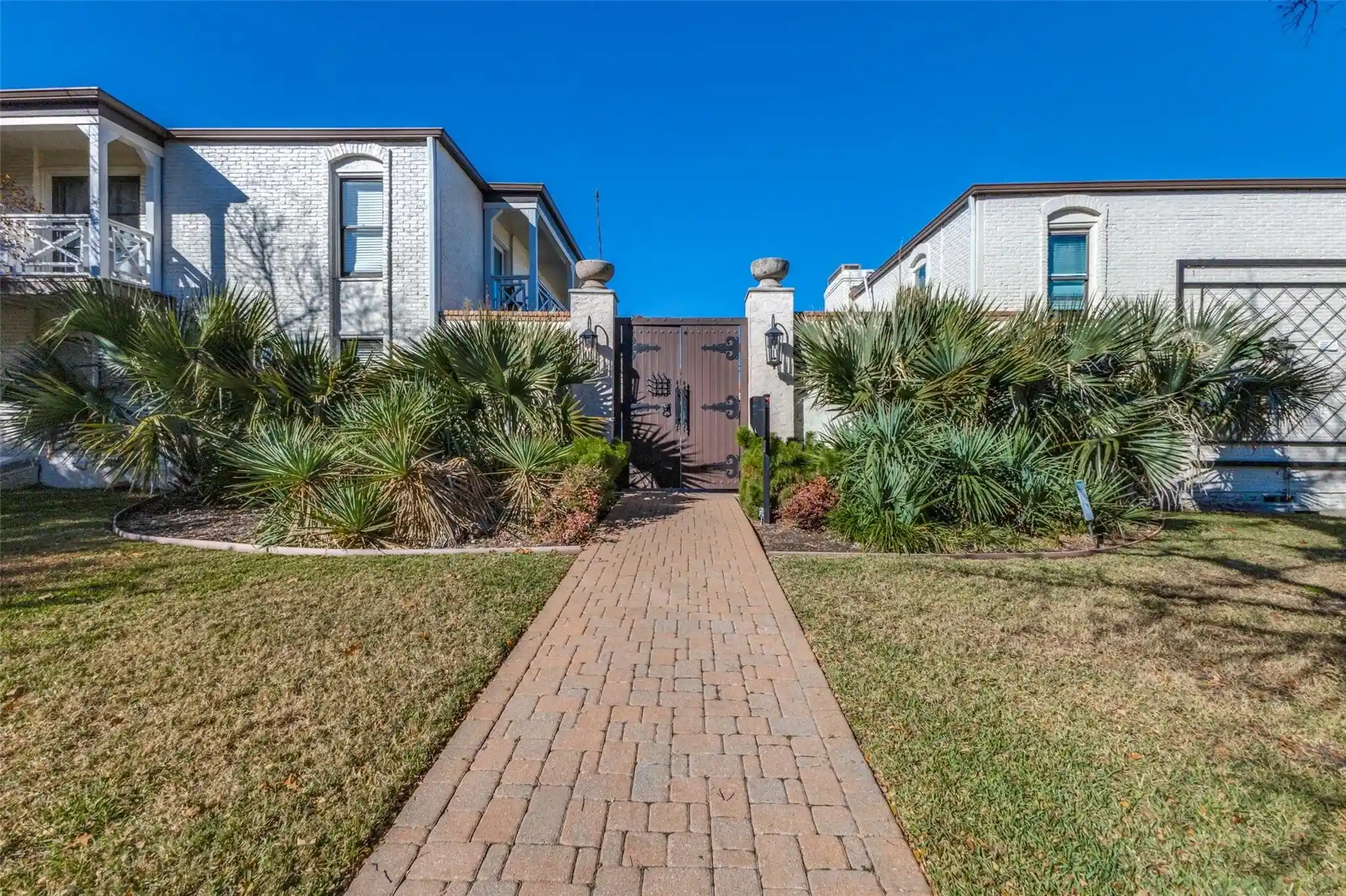 Listing Photo 1 - Condo for sale in 5911 E University Blvd located at 5911 E University Blvd, Dallas, TX 75206 - Unit #104