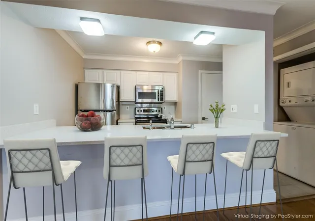 Photo 3 of Sale Pending at 5911 E University Blvd #104, Dallas, TX 75206 | MLS# 21104982 | Listing updated on 2026-07-31