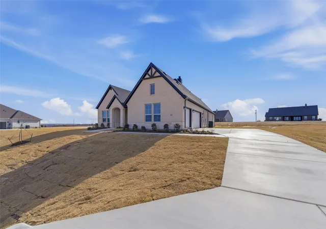Photo 3 of Single family home for sale at 400 Texas Sage Trl, Weatherford, TX 76085 | MLS# 21105407 | Listing updated on 2026-10-05