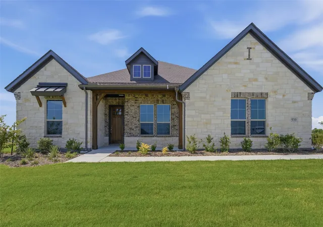 Photo 2 of Single family home for sale at 930 County Road 200, Valley View, TX 76272 | MLS# 21105856 | Listing updated on 2026-09-12