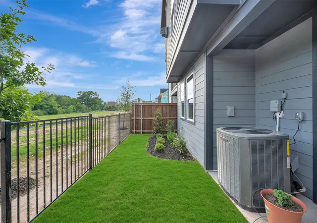 Photo 3 of Single family home for sale at 5825 Water Bridge Ln, Fort Worth, TX 76109 | MLS# 21106477 | Listing updated on 2026-09-13