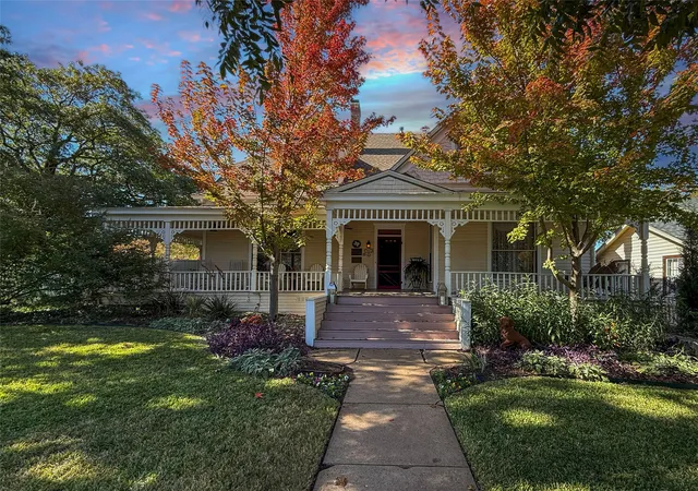 Photo 1 of Single family home for sale at 903 N College St, Mc Kinney, TX 75069 | MLS# 21103503 | Listing updated on 2026-07-30