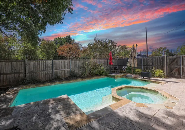 Photo 3 of Single family home for sale at 903 N College St, Mc Kinney, TX 75069 | MLS# 21103503 | Listing updated on 2026-07-30