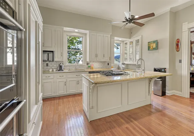 Photo 3 of Single family home for sale at 903 N College St, Mc Kinney, TX 75069 | MLS# 21103503 | Listing updated on 2026-07-30