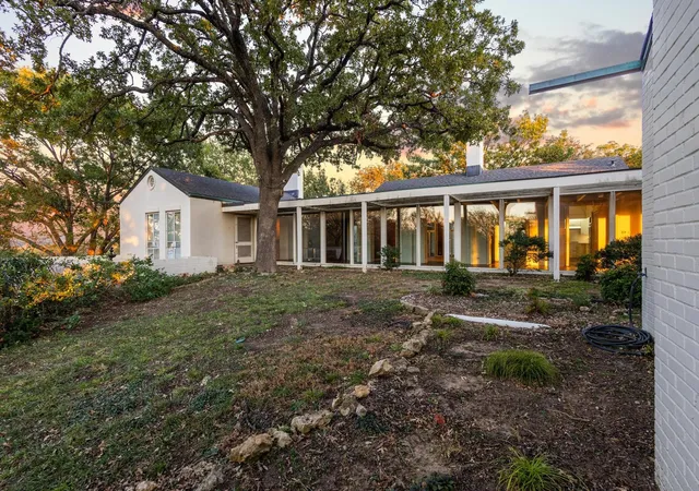 Photo 3 of Sale Pending at 3906 Highland Dr, Denison, TX 75020 | MLS# 21106101 | Listing updated on 2026-07-28