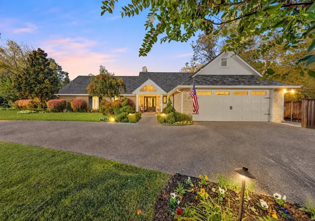 Photo 3 of Single family home for sale at 6417 Summit Ridge Dr, Waco, TX 76710 | MLS# 21108656 | Listing updated on 2026-09-16