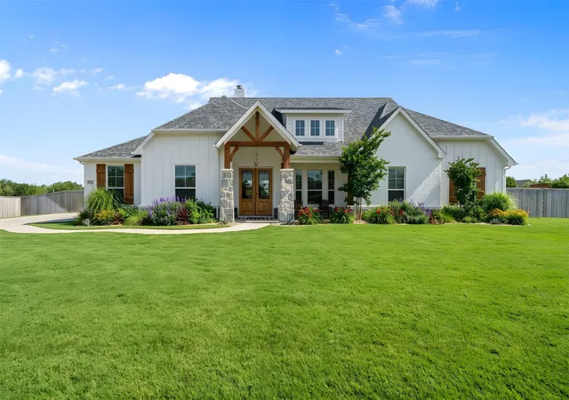 Photo 2 of Single family home for sale at 8221 David Ln, Midlothian, TX 76065 | MLS# 21108616 | Listing updated on 2026-10-03
