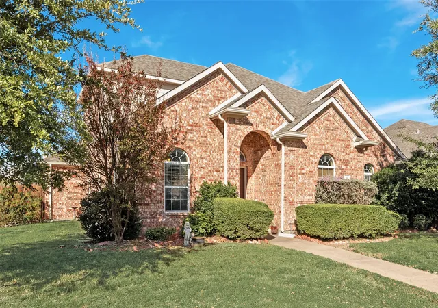 Photo 1 of Single family home for sale at 301 Quail Run Rd, Red Oak, TX 75154 | MLS# 21109181 | Listing updated on 2026-07-31