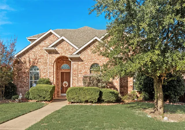 Photo 2 of Single family home for sale at 301 Quail Run Rd, Red Oak, TX 75154 | MLS# 21109181 | Listing updated on 2026-07-31