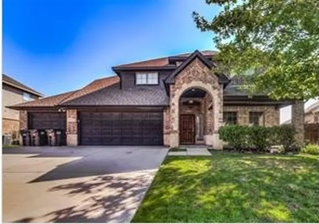 Photo 1 of Sale Pending at 9336 Tierra Verde Dr, Fort Worth, TX 76177 | MLS# 21108537 | Listing updated on 2026-07-30