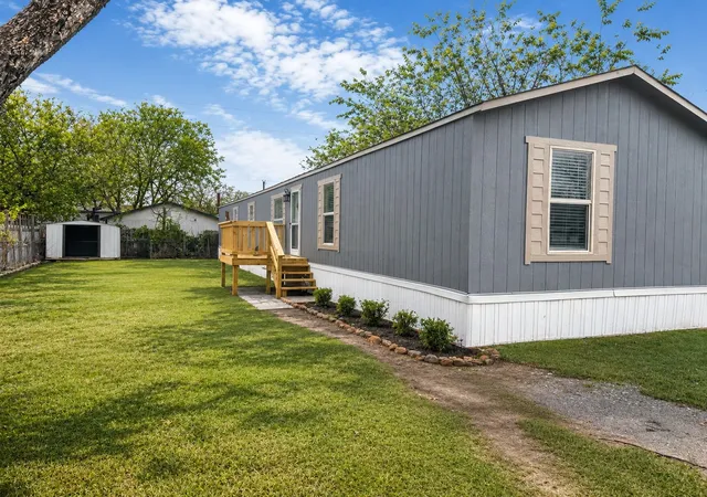 Photo 1 of Manufactured home for sale at 5421 Lake View Dr, Granbury, TX 76048 | MLS# 21107391 | Listing updated on 2026-09-29