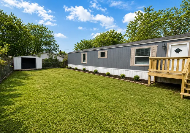Photo 2 of Manufactured home for sale at 5421 Lake View Dr, Granbury, TX 76048 | MLS# 21107391 | Listing updated on 2026-09-29