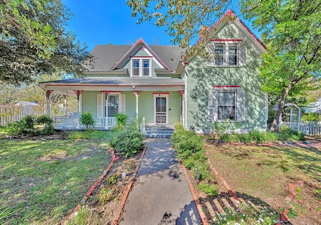 Photo 1 of Single family home for sale at 515 Hackberry St, Clifton, TX 76634 | MLS# 21102826 | Listing updated on 2026-09-10