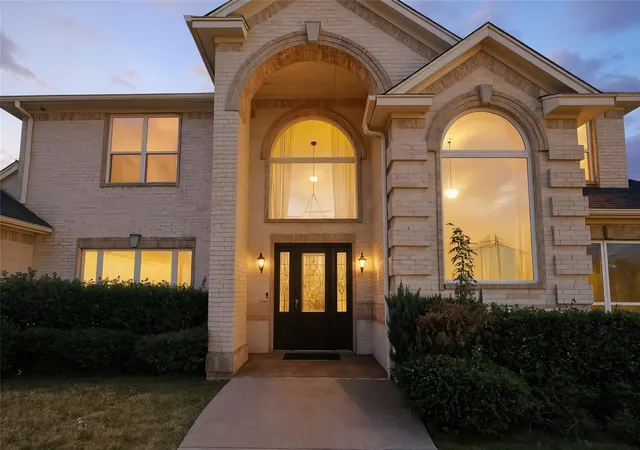 Photo 2 of Sale Pending at 10601 Pack Saddle Trl, Fort Worth, TX 76108 | MLS# 21111354 | Listing updated on 2026-09-14