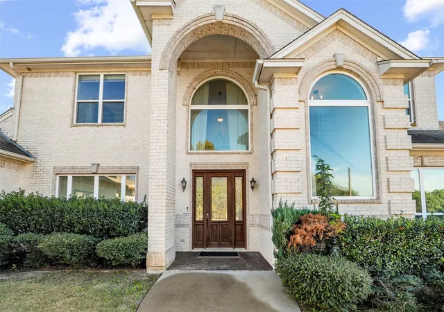 Photo 3 of Sale Pending at 10601 Pack Saddle Trl, Fort Worth, TX 76108 | MLS# 21111354 | Listing updated on 2026-09-14
