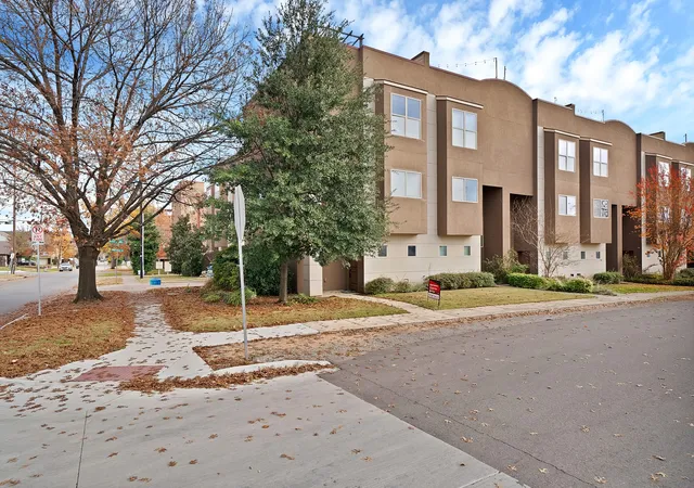 Townhouse for sale at 1516 Hope St, Dallas, TX 75206 | MLS# 21114812