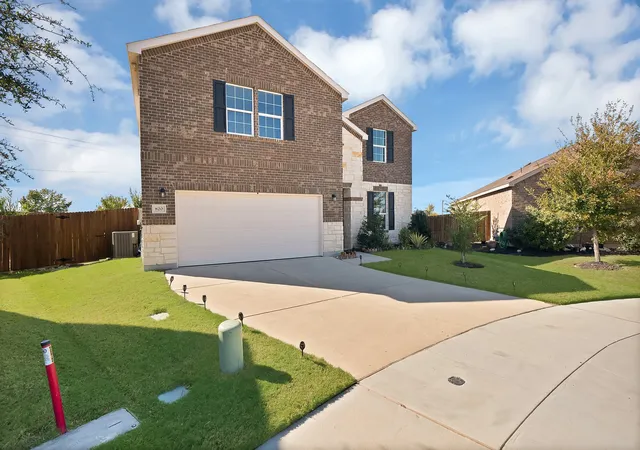 Photo 3 of Single family home for sale at 820 Lemongrass Ct, Fort Worth, TX 76131 | MLS# 21114639 | Listing updated on 2026-09-11