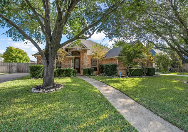 Photo 1 of Single family home for sale at 302 Canterbury Dr, Woodway, TX 76712 | MLS# 21114544 | Listing updated on 2026-09-08