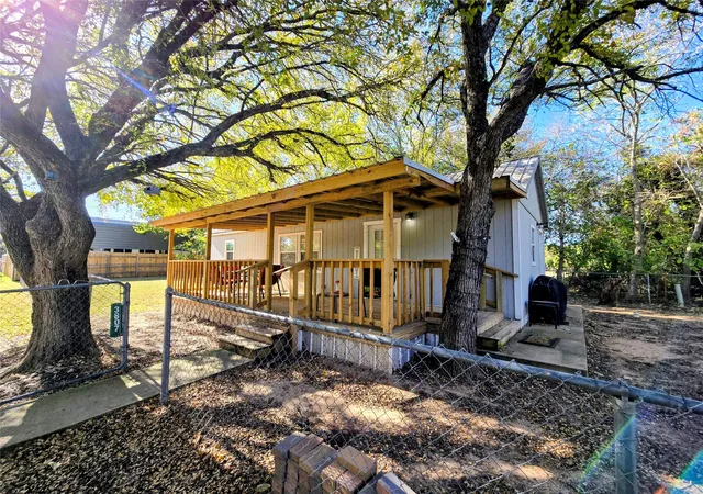 Photo 4 of Single family home for sale at 3807 Turquoise Trl, Granbury, TX 76048 | MLS# 21114042 | Listing updated on 2026-10-06