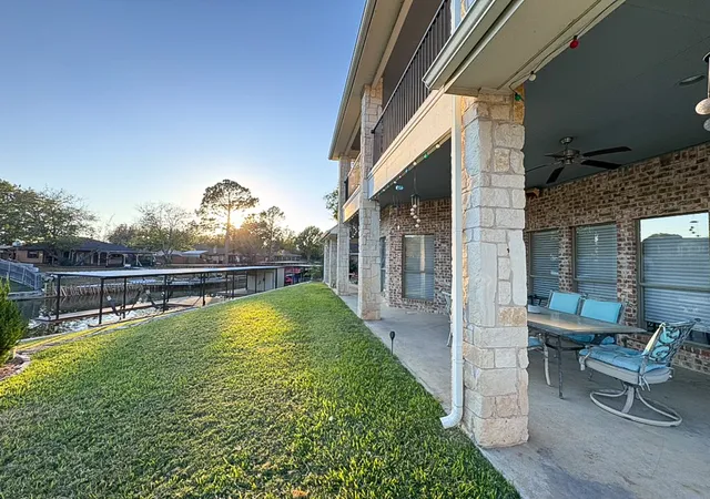 Photo 2 of Single family home for sale at 4008 Huron Ct, Granbury, TX 76048 | MLS# 21116021 | Listing updated on 2026-09-10