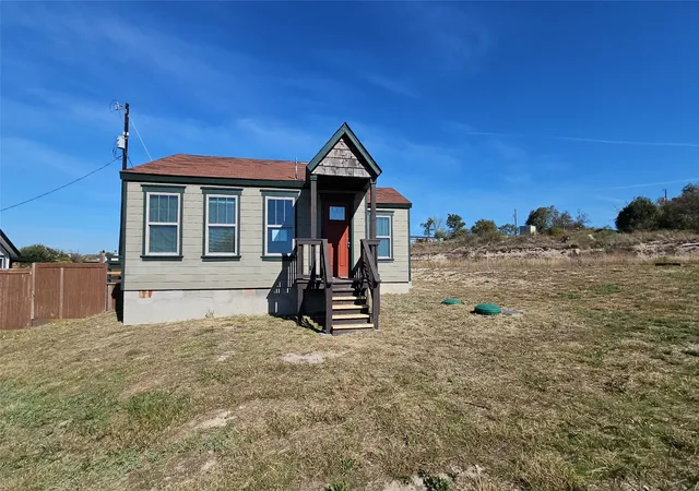 Photo 2 of Sale Pending at 111 W Morning Dove Dr, Azle, TX 76020 | MLS# 21103849 | Listing updated on 2026-09-02