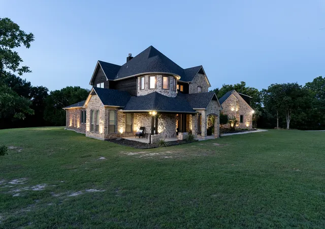 Photo 1 of Sale Pending at 101 E Bozeman Ln, Fort Worth, TX 76108 | MLS# 21118973 | Listing updated on 2026-09-20