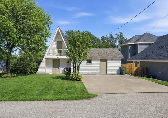 Photo 1 of Single family home for sale at 2707 Austin Dr, Granbury, TX 76048 | MLS# 21114026 | Listing updated on 2026-07-29