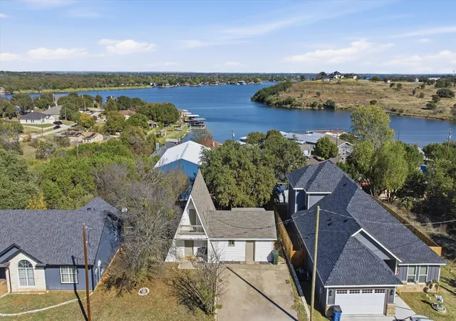 Photo 3 of Single family home for sale at 2707 Austin Dr, Granbury, TX 76048 | MLS# 21114026 | Listing updated on 2026-07-29