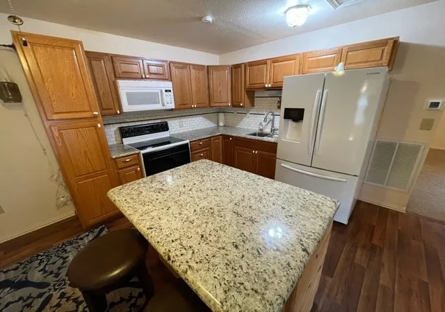 Photo 3 of Single family home for sale at 7118 Back Forty Ct, Granbury, TX 76049 | MLS# 21120143 | Listing updated on 2026-09-13