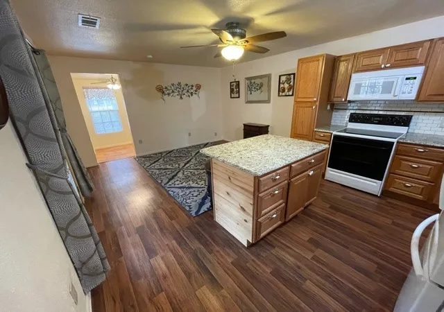Photo 3 of Single family home for sale at 7118 Back Forty Ct, Granbury, TX 76049 | MLS# 21120143 | Listing updated on 2026-09-13