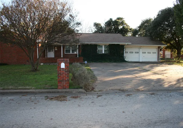 Photo 1 of Single family home for sale at 2510 Se 5 1/2 St, Mineral Wells, TX 76067 | MLS# 21120638 | Listing updated on 2026-07-29