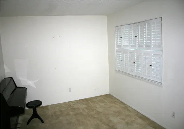 Photo 3 of Single family home for sale at 2510 Se 5 1/2 St, Mineral Wells, TX 76067 | MLS# 21120638 | Listing updated on 2026-07-29
