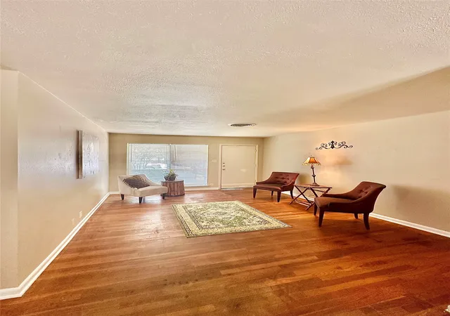 Photo 4 of Single family home for sale at 817 Laguna Dr, Denton, TX 76209 | MLS# 21122092 | Listing updated on 2026-09-09