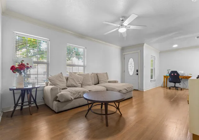 Photo 3 of Sale Pending at 4809 Waldron Ave, Fort Worth, TX 76133 | MLS# 21118857 | Listing updated on 2026-09-14