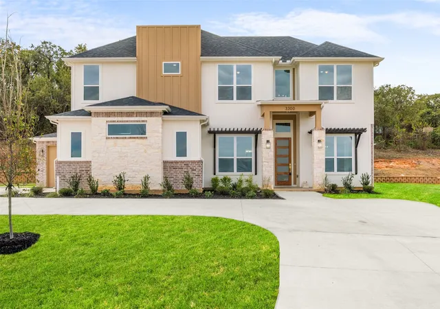 Photo 2 of Sale Pending at 3300 Olympia Fields Dr, Burleson, TX 76028 | MLS# 21121816 | Listing updated on 2026-09-11