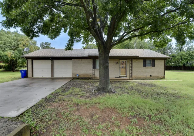 Photo 2 of Sale Pending at 802 Cardinal Rd, Mansfield, TX 76063 | MLS# 21122850 | Listing updated on 2026-09-18