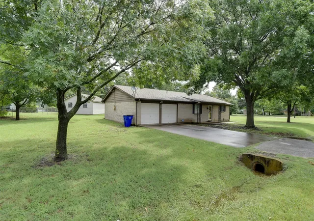 Photo 3 of Sale Pending at 802 Cardinal Rd, Mansfield, TX 76063 | MLS# 21122850 | Listing updated on 2026-09-18