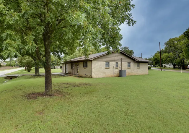 Photo 3 of Sale Pending at 802 Cardinal Rd, Mansfield, TX 76063 | MLS# 21122850 | Listing updated on 2026-09-18