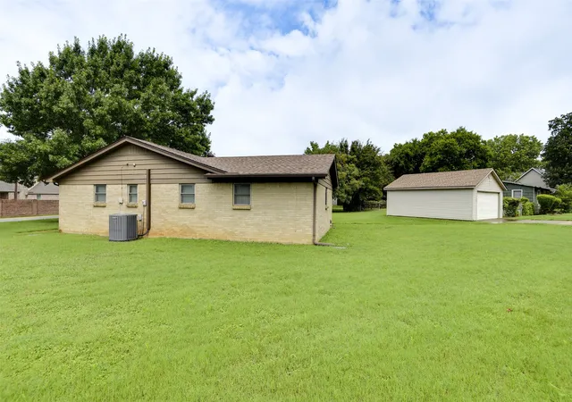 Photo 4 of Sale Pending at 802 Cardinal Rd, Mansfield, TX 76063 | MLS# 21122850 | Listing updated on 2026-09-18