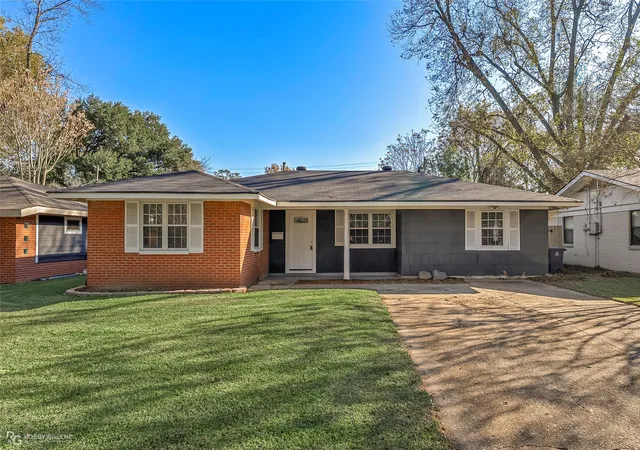 Photo 1 of Sale Pending at 815 E Washington St, Shreveport, LA 71104 | MLS# 21124242 | Listing updated on 2026-08-02