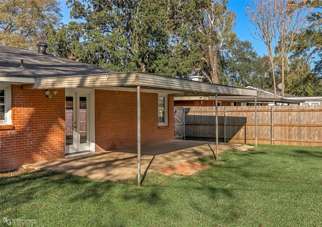 Photo 3 of Sale Pending at 815 E Washington St, Shreveport, LA 71104 | MLS# 21124242 | Listing updated on 2026-08-02