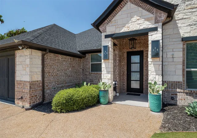 Photo 3 of Single family home for sale at 1019 Anna Cir, Granbury, TX 76048 | MLS# 21123335 | Listing updated on 2026-09-14