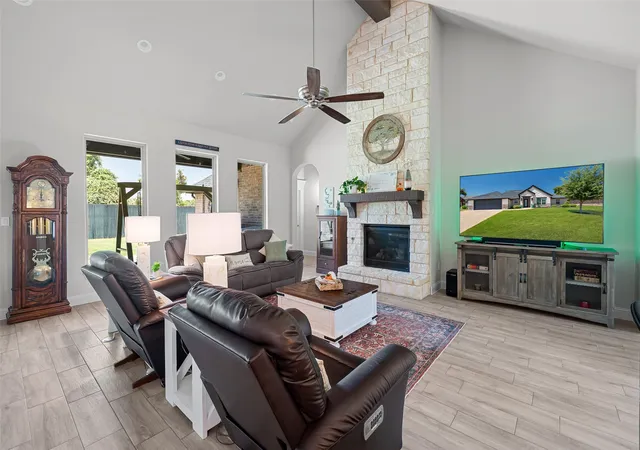 Photo 4 of Single family home for sale at 1019 Anna Cir, Granbury, TX 76048 | MLS# 21123335 | Listing updated on 2026-09-14