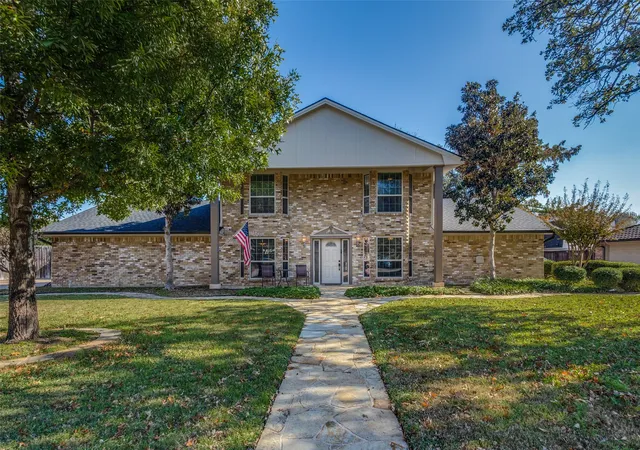 Photo 1 of Sale Pending at 10 Biltmore Ct, Trophy Club, TX 76262 | MLS# 21122266 | Listing updated on 2026-07-31