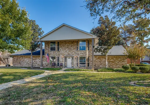 Photo 2 of Sale Pending at 10 Biltmore Ct, Trophy Club, TX 76262 | MLS# 21122266 | Listing updated on 2026-07-31