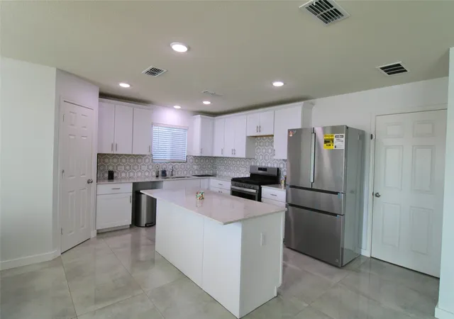 Photo 4 of Single family home for sale at 949 Shire Ave, Haslet, TX 76052 | MLS# 21124119 | Listing updated on 2026-09-09