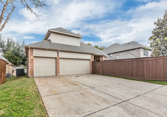 Photo 3 of Single family home for sale at 1217 Wynne Dr, Garland, TX 75044 | MLS# 21124734 | Listing updated on 2026-09-22