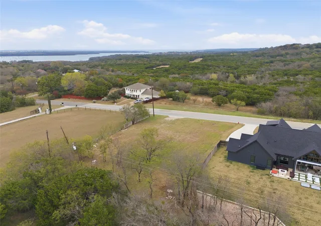 Photo 2 of Sale Pending at 13854 Harbor Dr, Woodway, TX 76712 | MLS# 21118734 | Listing updated on 2026-09-14
