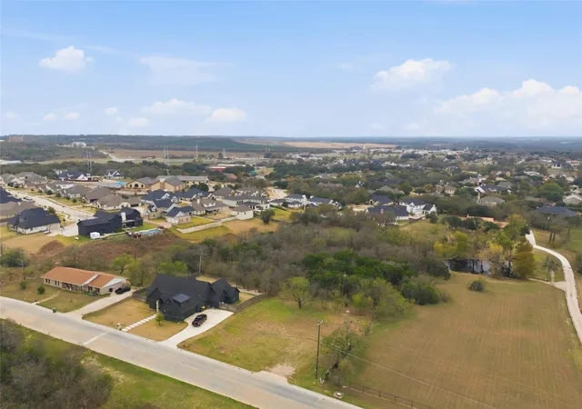 Photo 3 of Sale Pending at 13854 Harbor Dr, Woodway, TX 76712 | MLS# 21118734 | Listing updated on 2026-09-14