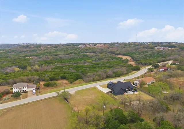 Photo 4 of Sale Pending at 13854 Harbor Dr, Woodway, TX 76712 | MLS# 21118734 | Listing updated on 2026-09-14